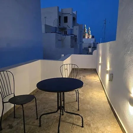 Luxury Townhouse In Case de vacanță Sliema
