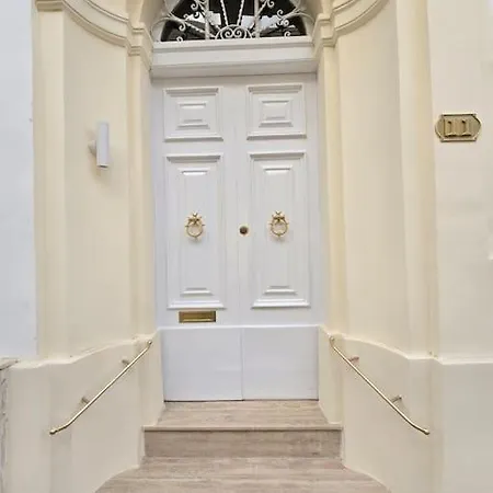 Luxury Townhouse In * Sliema