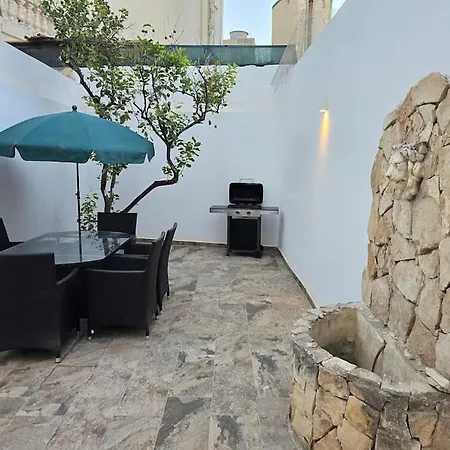 Luxury Townhouse In
