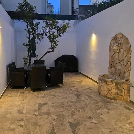 Luxury Townhouse In * Sliema