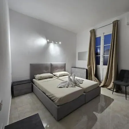 Semesterbostad Luxury Townhouse In Sliema