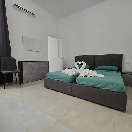 Luxury Townhouse In Semesterbostad Sliema